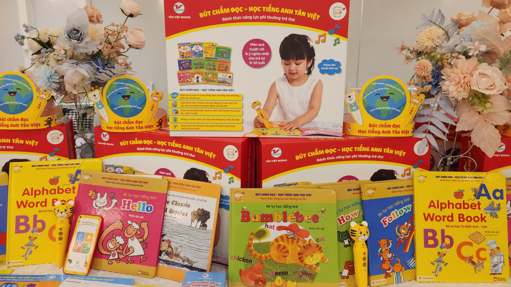 Bộ sách “Bút chấm đọc - Học tiếng Anh”.