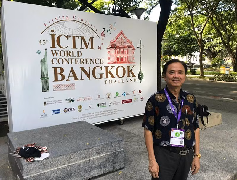 Phó Giáo sư, Tiến sĩ Lê Văn Toàn là tác giả của tập II thuộc bộ sách năm tập Âm nhạc Việt Nam: tác giả-tác phẩm, một công trình của Viện Âm nhạc; là chủ biên của công trình Vấn đề nghiên cứu âm nhạc dân tộc học Việt Nam (Nhà xuất bản Thanh niên, năm 2016)-một trong tám tác phẩm văn học, nghệ thuật xuất sắc được Liên hiệp các Hội Văn học Nghệ thuật Việt Nam trao tặng giải thưởng, năm 2017.