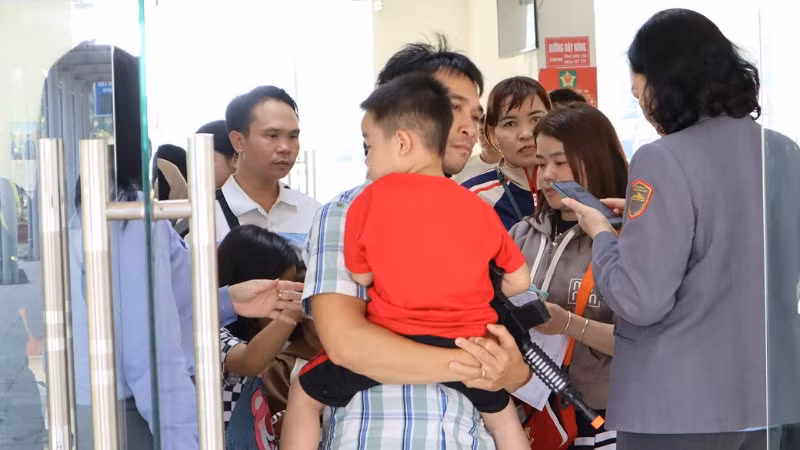 Nhiều người dân lựa chọn di chuyển vào nam bằng tàu hỏa.