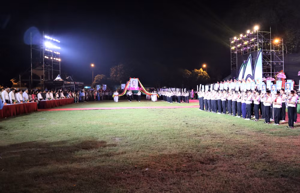 Lễ rước ảnh Bác được tổ chức trang nghiêm. Lễ rước ảnh Bác được tổ chức trang nghiêm.