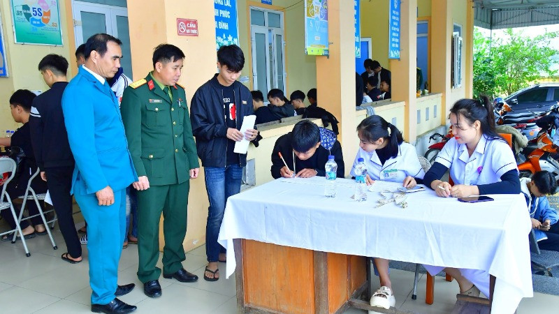 Khám sơ tuyển nghĩa vụ quân sự năm 2025 tại huyện Nam Đàn, tỉnh Nghệ An. (Ảnh: TRỌNG KIÊN)