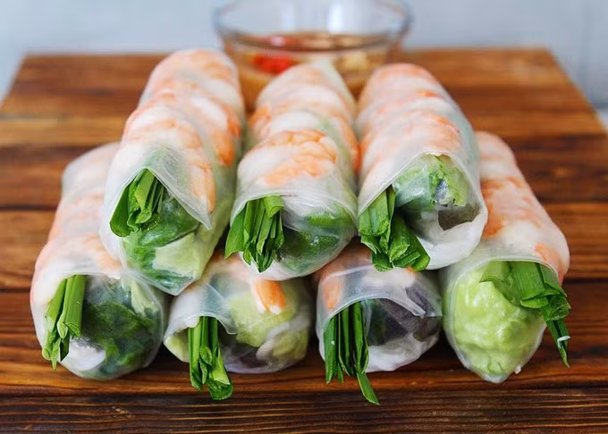 Gỏi cuốn của Việt Nam được đánh giá là một món ăn nhiều dinh dưỡng, được nhiều khách du lịch ưa thích. Ảnh minh họa