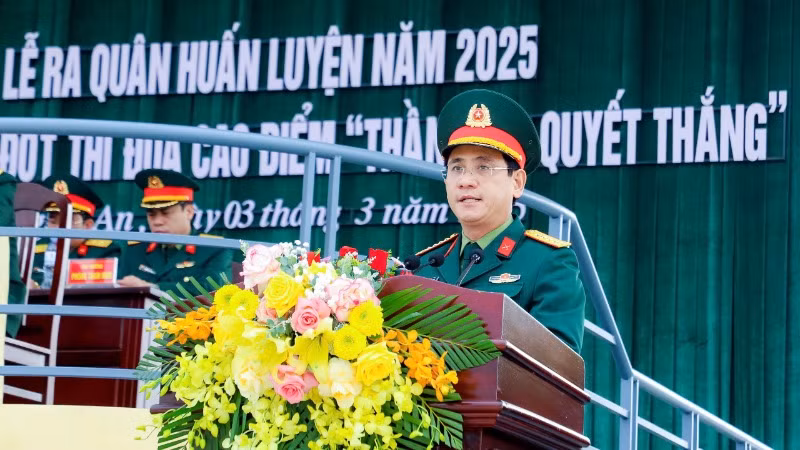 Đại tá Phan Đại Nghĩa, Chỉ huy trưởng Bộ Chỉ huy Quân sự tỉnh phát biểu tại buổi lễ.