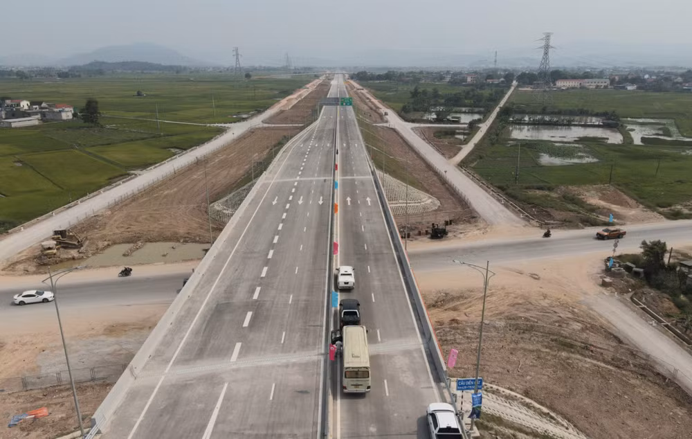 Tuyến cao Diễn Châu-Bãi Vọt có vận tốc thiết kế từ 100-120km/h. Riêng hầm Thần Vũ có vận tốc thiết kế 80km/h. Giai đoạn phân kỳ đầu tư với quy mô 4 làn xe.