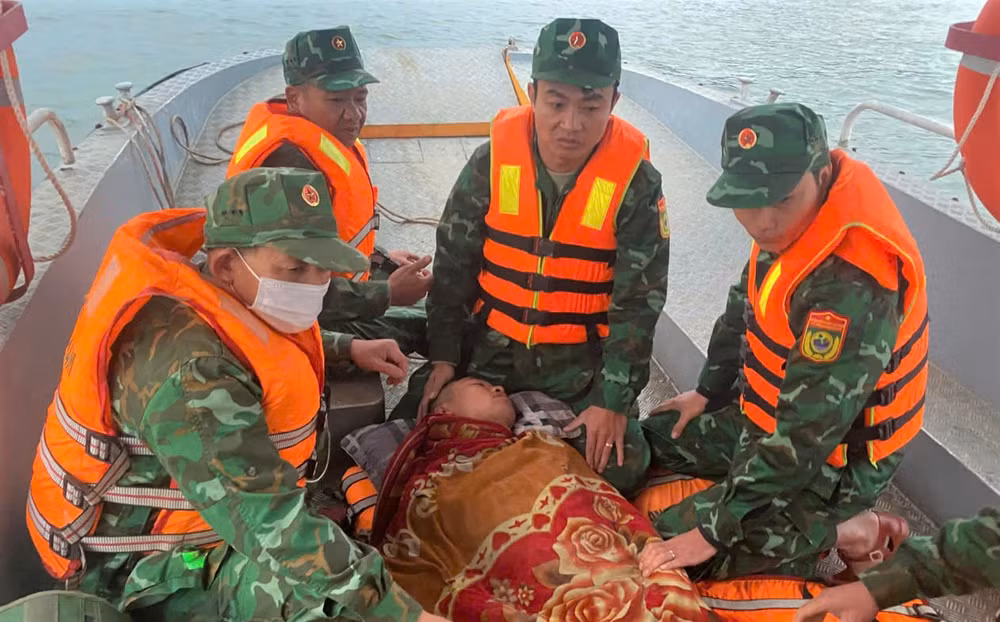 Thuyền viên Trần Văn Hữu được tìm thấy cách vị trí tàu chìm khoảng 30 hải lý.