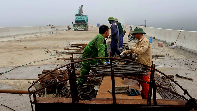 Các nhà thầu đang đẩy nhanh tiến độ thi công các gói thầu.