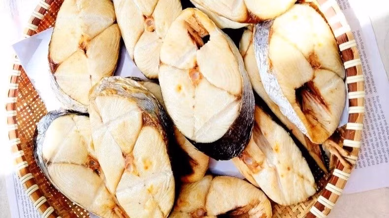 Năm 2016, Cục Sở hữu trí tuệ cấp Giấy chứng nhận đăng ký với nhãn hiệu tập thể “Cá thu nướng Cửa Lò” cho Hội Sản xuất và Kinh doanh cá thu nướng Cửa Lò. Từ ngày 1/12/2024, thị xã Cửa Lò chính thức sáp nhập vào thành phố Vinh.