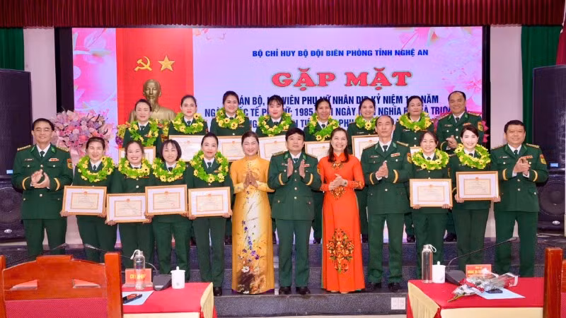 Bộ Chỉ huy Bộ đội Biên phòng tỉnh Nghệ An khen thưởng tập thể và cá nhân có nhiều thành tích trong công tác Hội và phong trào phụ nữ giai đoạn 2020-2025.