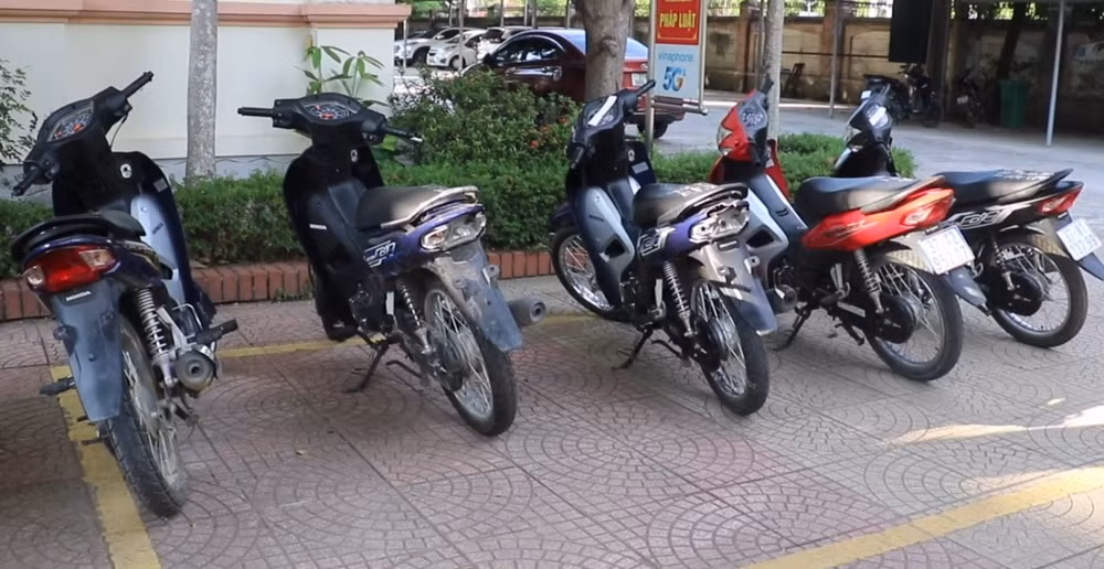 Số xe máy bị N.T.K và N.V.H.A trộm được lực lượng chức năng thu giữ.