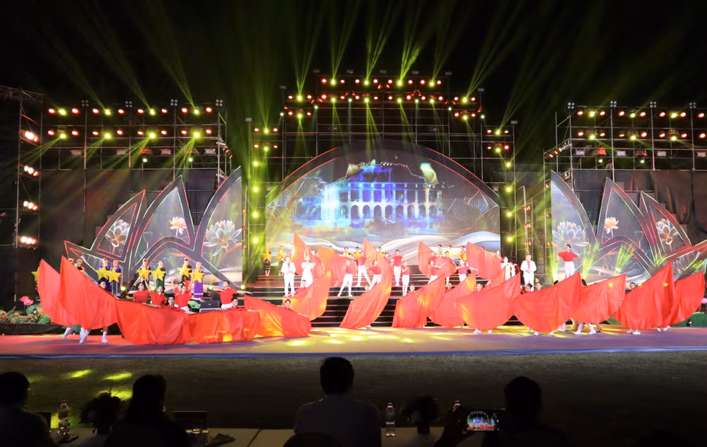 Sau nhiều năm hình thành và phát triển, Lễ hội Làng Sen nay đã trở thành một ngày hội lớn không chỉ của người dân xứ Nghệ, mà còn là của cả nước.