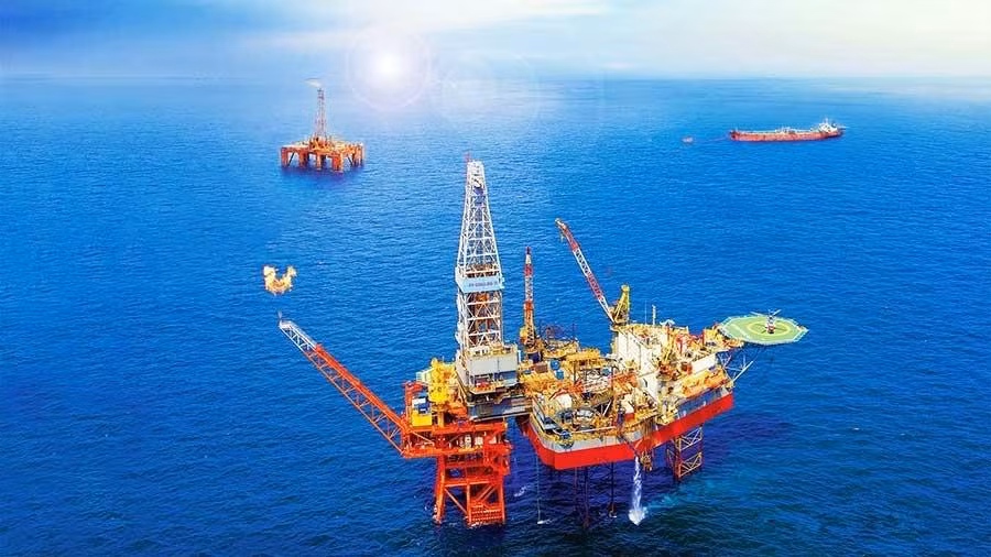 Khai thác dầu khí tại cụm mỏ Đại Hùng.