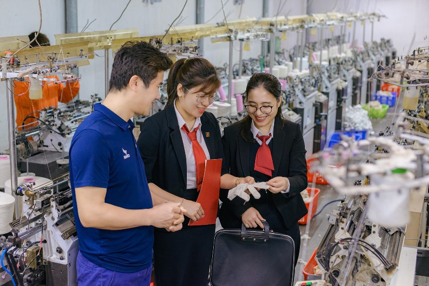 Đẩy mạnh tín dụng hỗ trợ doanh nghiệp phục hồi và phát triển sản xuất kinh doanh