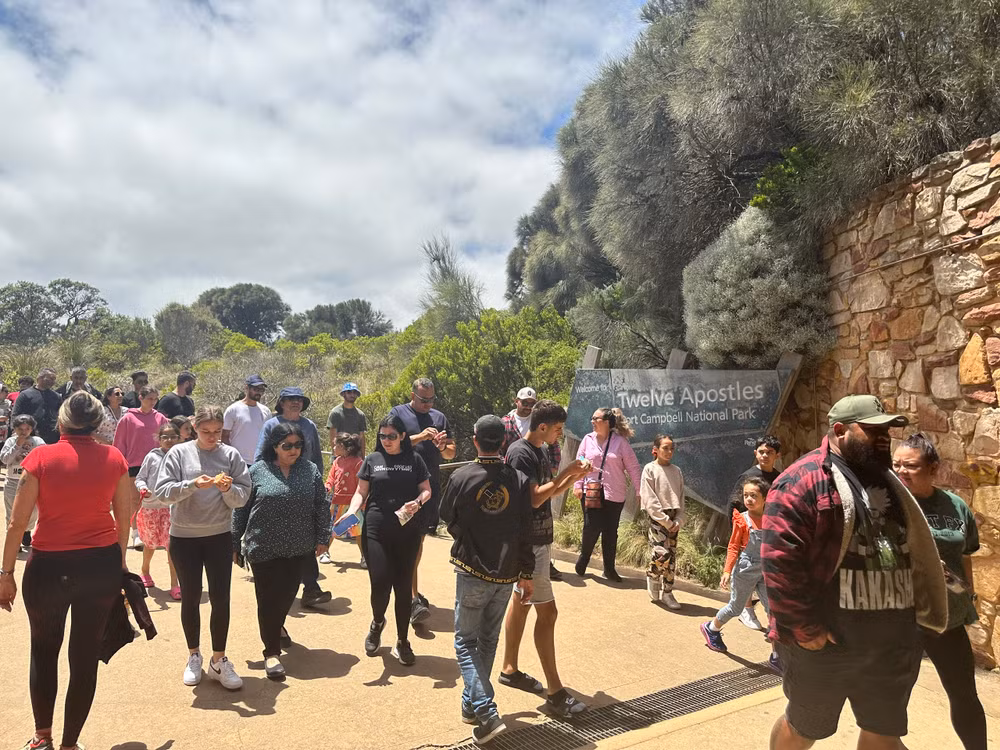 Theo ước tính, hàng năm, khu vực của thắng cảnh "12 tông đồ" đón tiếp khoảng hơn 2 triệu lượt khách du lịch.