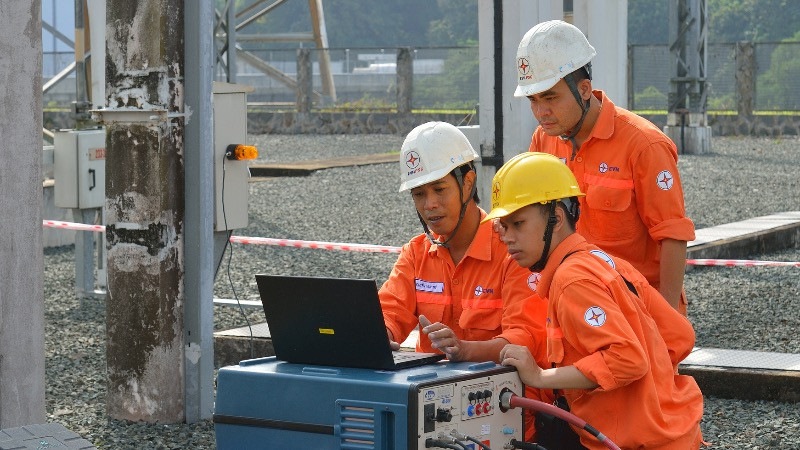 Trưa 2/6, công suất tiêu thụ điện toàn quốc đã ghi nhận mức cao kỷ lục với công suất đỉnh lên đến 51.290MW. (Ảnh: EVN) kiem-tra-van-hanh-he-thong-1169-1635-4672-2410.jpeg
