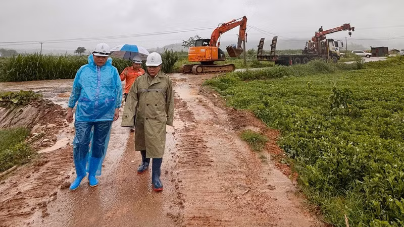 Lãnh đạo EVN kiểm tra công tác phòng, chống mưa lũ tại công trường đường dây 500kV Lào Cai-Vĩnh Yên, sáng 23/5.