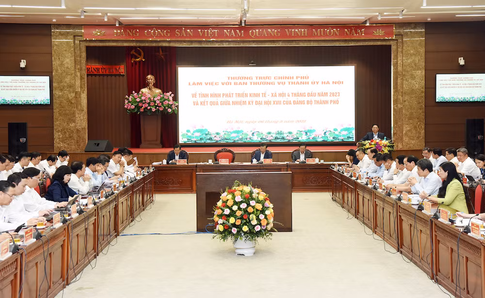 Quang cảnh buổi làm việc của Thường trực Chính phủ làm việc với Ban Thường vụ Thành ủy thành phố Hà Nội.