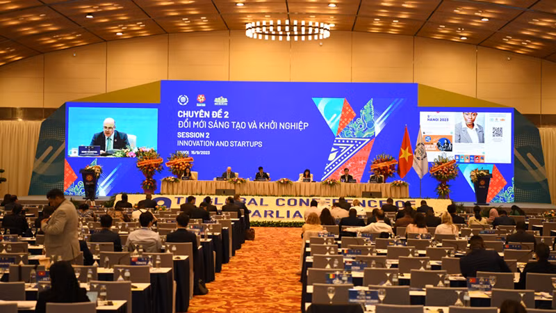 Toàn cảnh phiên thảo luận chuyên đề "Đổi mới sáng tạo và khởi nghiệp". (Ảnh: DUY LINH)