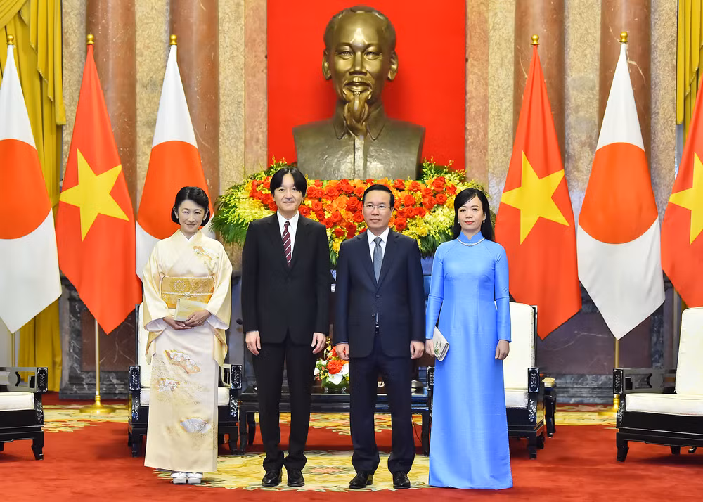 Chủ tịch nước Võ Văn Thưởng và Phu nhân Phan Thị Thanh Tâm cùng Hoàng Thái tử Nhật Bản Akishino và Công nương Kiko tại buổi tiếp. (Ảnh: THỦY NGUYÊN)