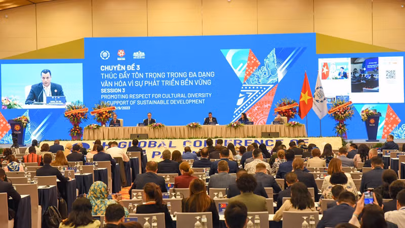 Toàn cảnh phiên thảo luận. (Ảnh: DUY LINH)