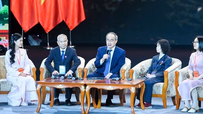 Ông Nguyễn Thiện Nhân chia sẻ tại sự kiện. (Ảnh: DUY LINH)