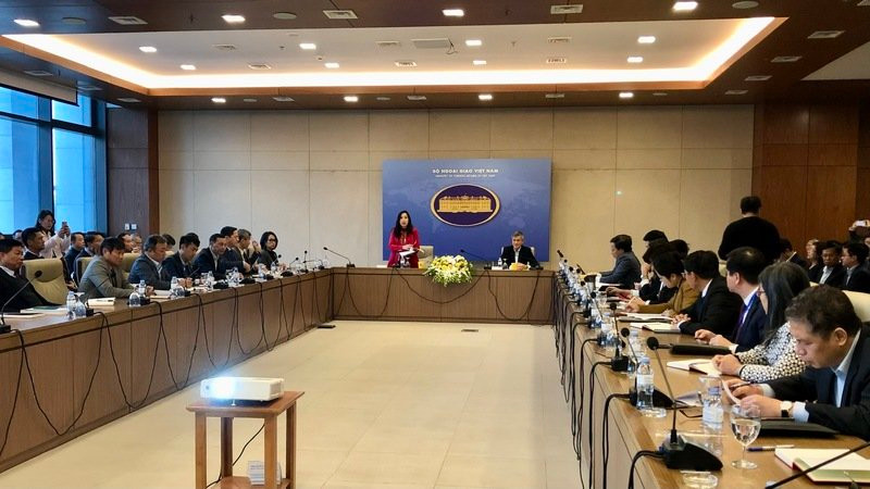 Thứ trưởng Ngoại giao Lê Thị Thu Hằng phát biểu tại Phiên họp.