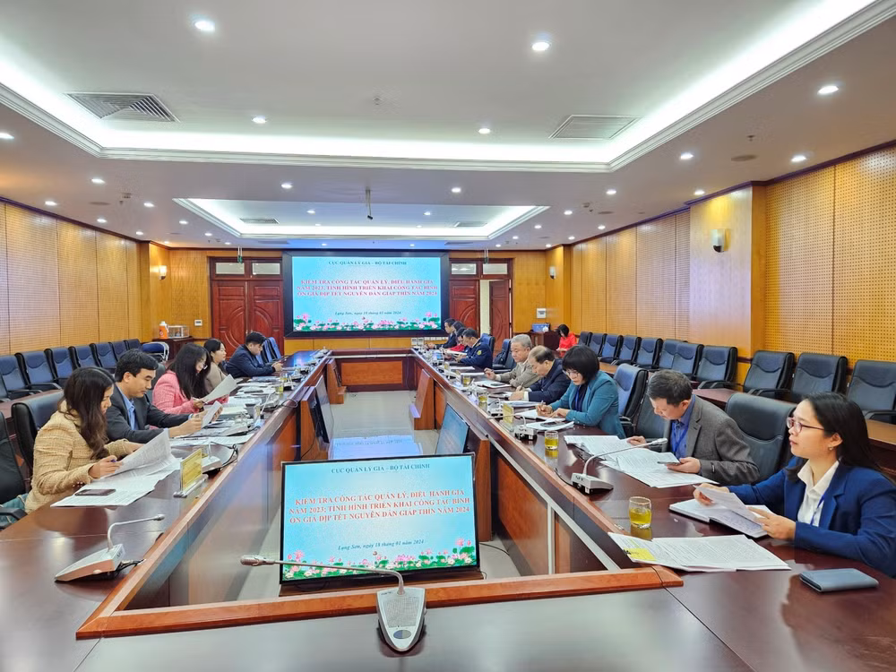 Đoàn công tác của Cục Quản lý giá – Bộ Tài chính làm việc tại trụ sở Sở Tài chính tỉnh Lạng Sơn.