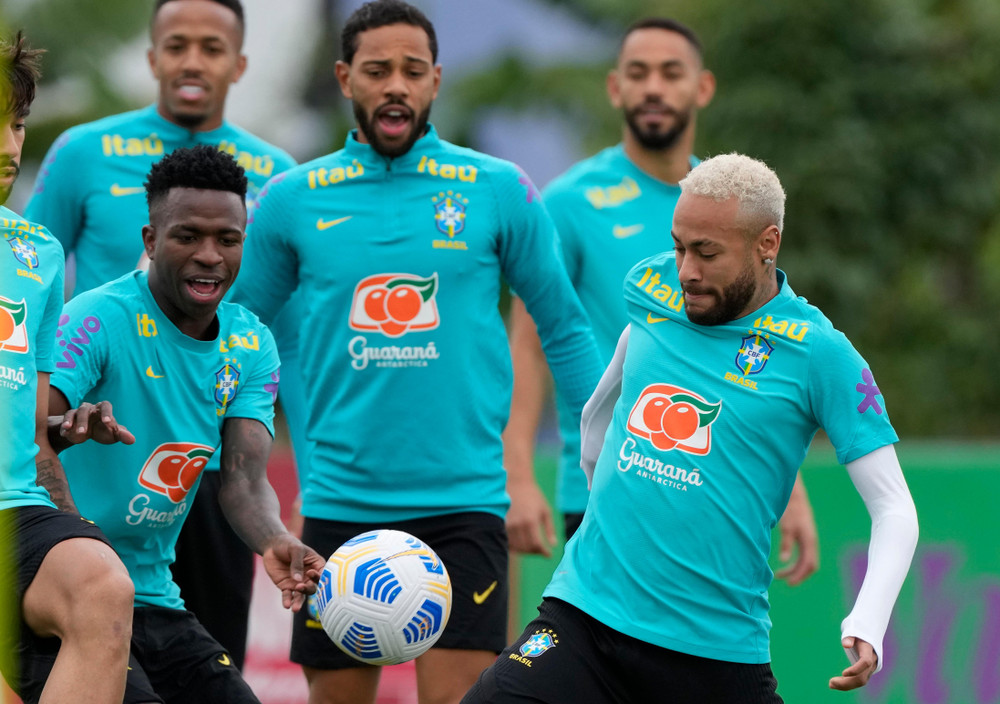 Tiền đạo Neymar cùng các đồng đội tuyển Brazil. (Ảnh: Reuters)