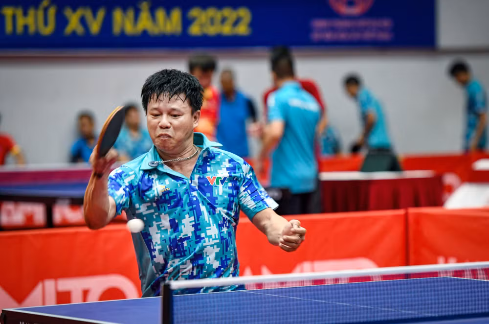 Tay vợt của Đài Truyền hình Việt Nam VTV thể hiện cú giật uy lực.