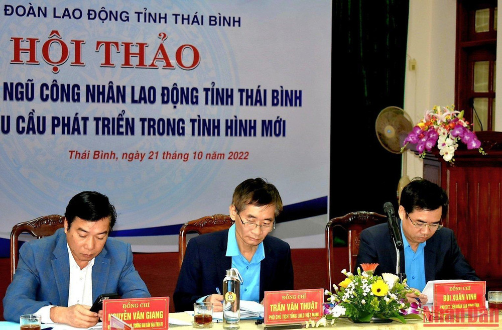 Các đại biểu tại hội thảo. 