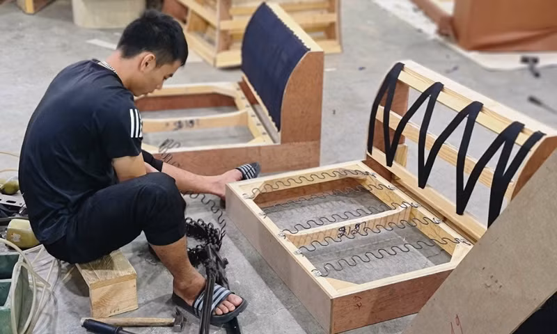 Sản xuất khung sofa xuất khẩu.