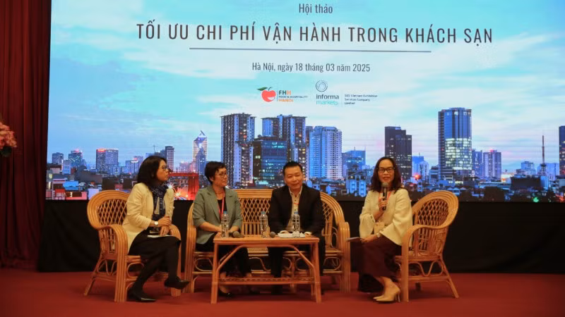 Các diễn giả chia sẻ tại hội thảo. 