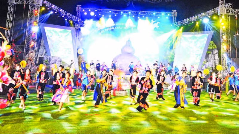 Lễ hội chợ Phong lưu Khâu Vai được tổ chức hằng năm mang đậm bản sắc văn hóa các dân tộc Hà Giang.