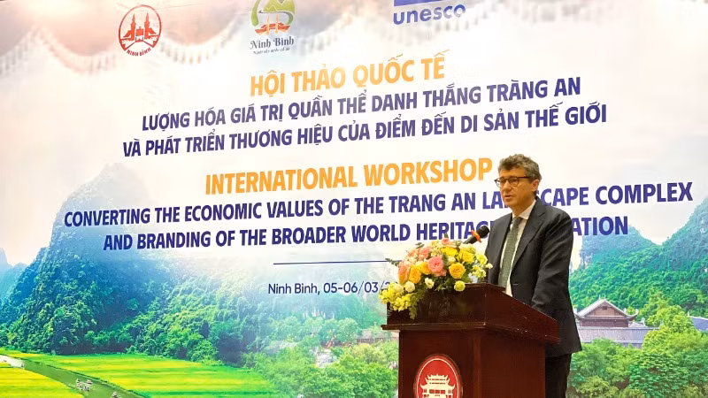 Ông Jonathan Baker, Trưởng Đại diện UNESCO tại Việt Nam phát biểu tại hội thảo.