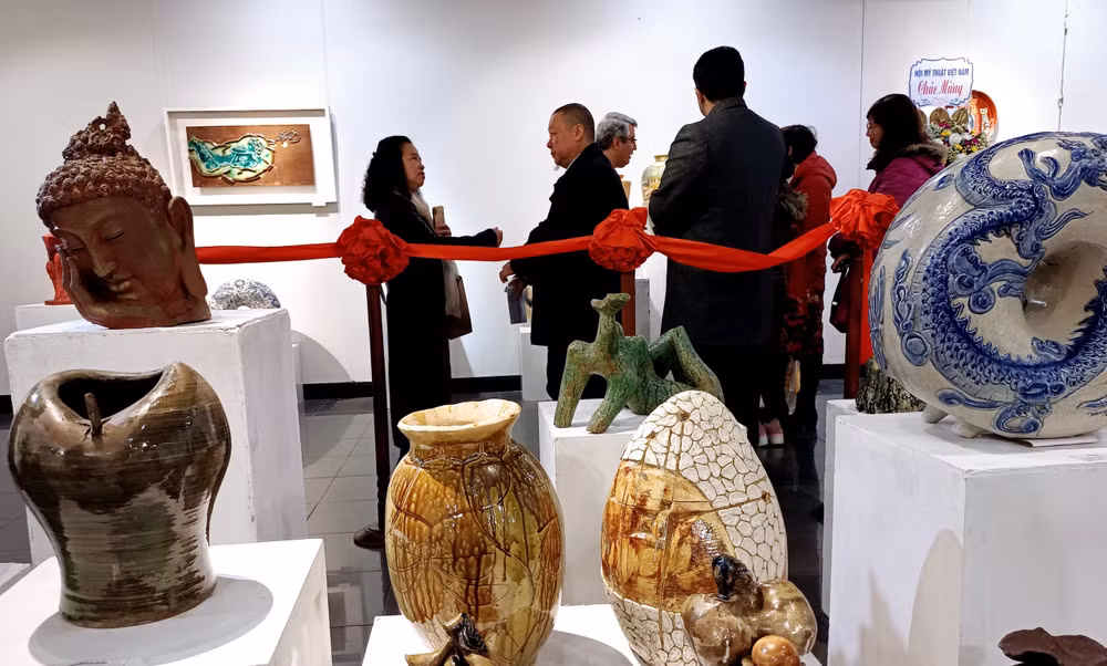 Triển lãm 120 tác phẩm gốm Dáng xuân
