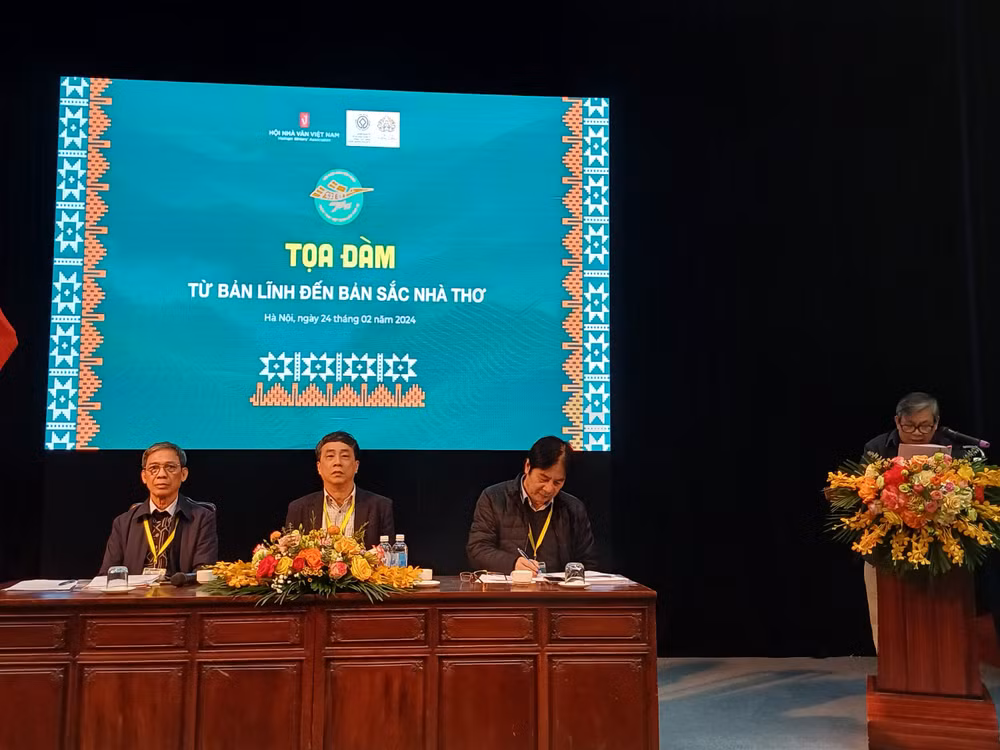 Ngày thơ Việt Nam: Từ bản lĩnh đến bản sắc nhà thơ