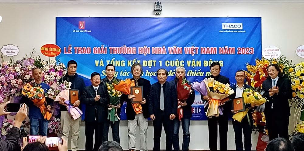 Trao Giải thưởng văn học và giải Tác giả trẻ của Hội Nhà văn Việt Nam năm 2023.
