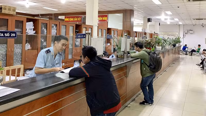 Làm thủ tục hải quan tại Chi cục Hải quan khu vực 1 - Cát Lái, Thành phố Hồ Chí Minh.