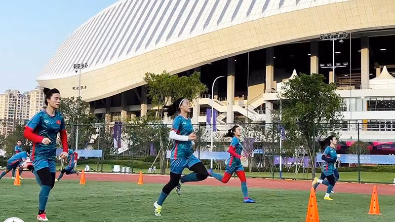 Đội tuyển bóng đá nữ Việt Nam tập luyện trước trận đấu với Nhật Bản. (Ảnh VFF)