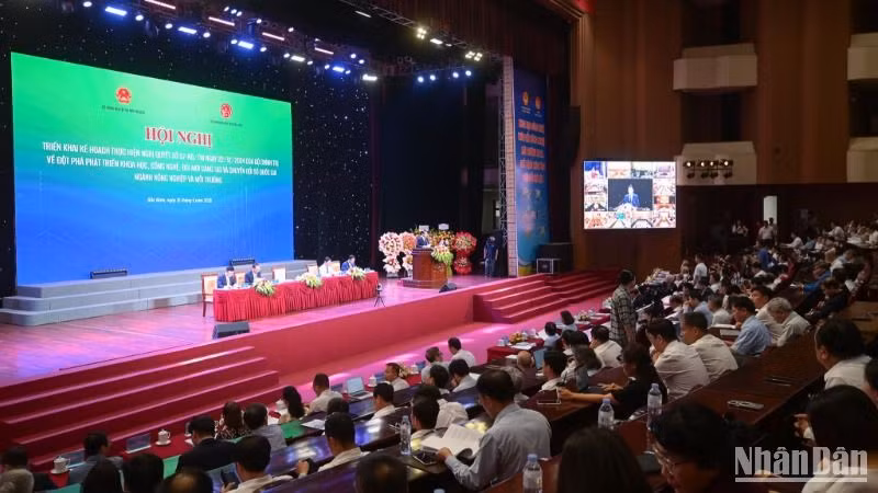 Hội nghị triển khai “Kế hoạch thực hiện Nghị quyết số 57-NQ/TW của Bộ Chính trị về đột phá phát triển khoa học, công nghệ, đổi mới sáng tạo và chuyển đổi số quốc gia” trong lĩnh vực nông nghiệp và môi trường.
