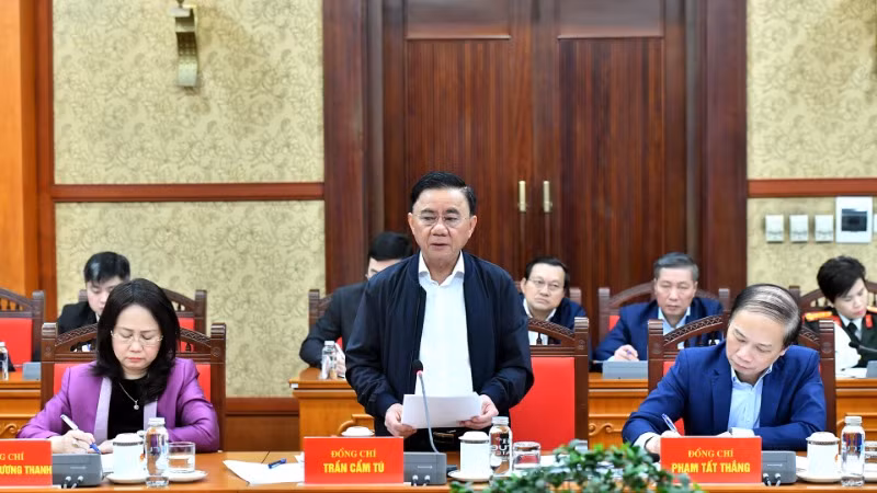 Đồng chí Trần Cẩm Tú, Ủy viên Bộ Chính trị, Thường trực Ban Bí thư, Trưởng Tiểu ban Tổ chức phục vụ Đại hội XIV của Đảng phát biểu chỉ đạo tại phiên họp. (Ảnh: ĐĂNG KHOA)