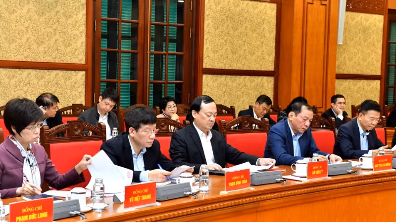 Các đại biểu quyết tâm triển khai tốt nhất công tác tổ chức phục vụ Đại hội XIV của Đảng. (Ảnh: ĐĂNG KHOA)