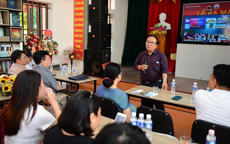 Nhà thơ Trần Đăng Khoa giao lưu, trao đổi với bà con thôn Văn Hàn Trung về lợi ích của việc đọc sách và những cuốn sách đã làm nên tên tuổi của nhà thơ Trần Đăng Khoa ngày nay. Lan tỏa không gian văn hóa đọc cộng đồng tại Thái Bình -0