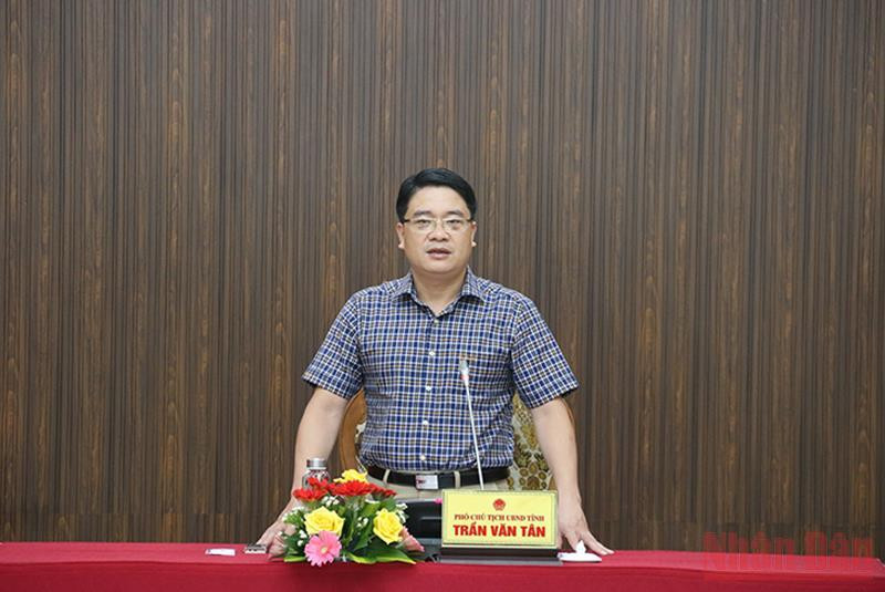 Phó Chủ tịch Ủy ban nhân dân tỉnh Trần Văn Tân phát biểu tại buổi họp báo. Quảng Nam đạt tốc độ tăng trưởng kinh tế 12,8% -0
