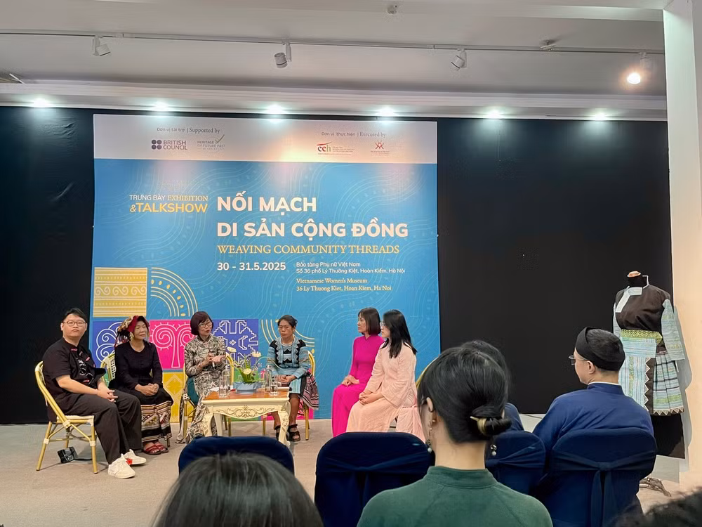 Các diễn giả, khách mời chia sẻ tại talkshow "Nối mạch di sản cộng đồng".