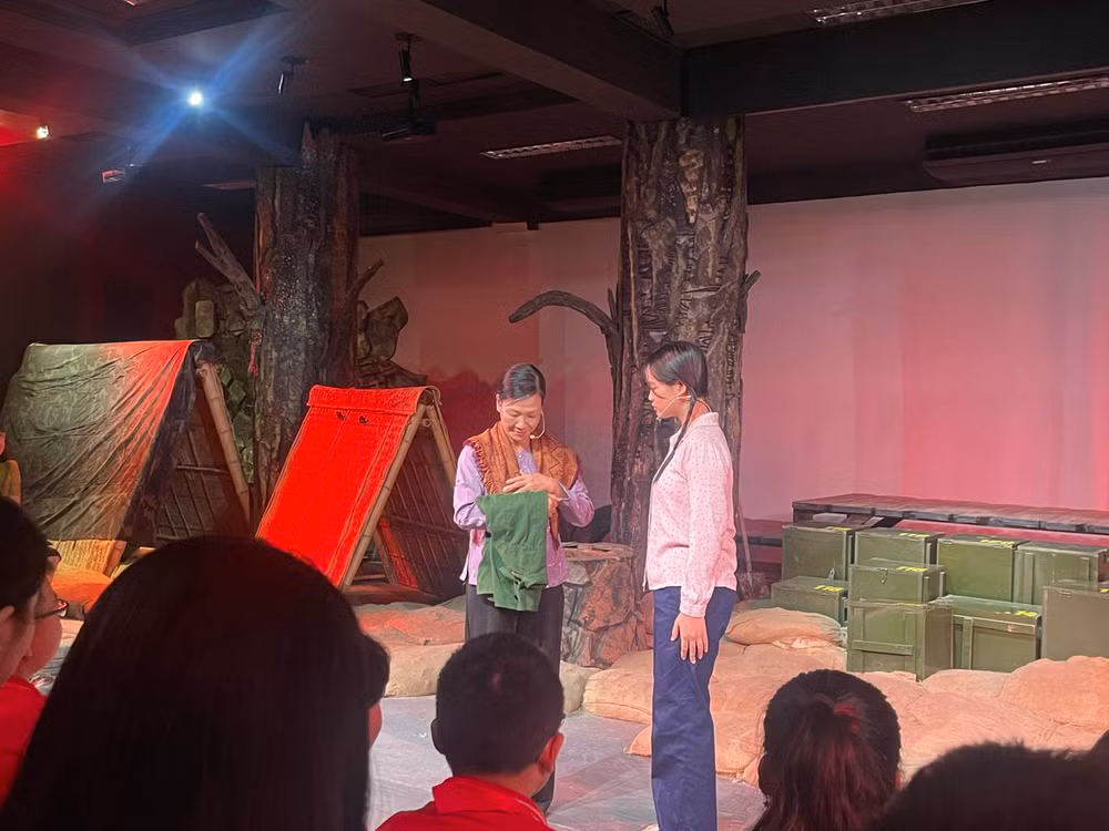 Các khung cảnh chiến tranh được tái hiện sinh động. Các khung cảnh chiến tranh được tái hiện sinh động.
