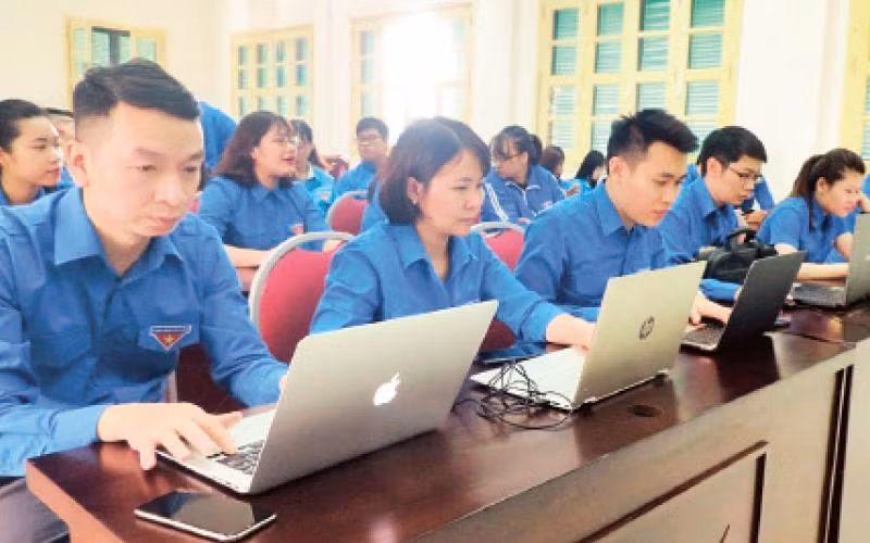 Thanh niên Thủ đô tham gia cuộc thi tìm hiểu Nghị quyết Đại hội Đảng do Thành đoàn Hà Nội phát động. (Ảnh Nguyễn Dũng)