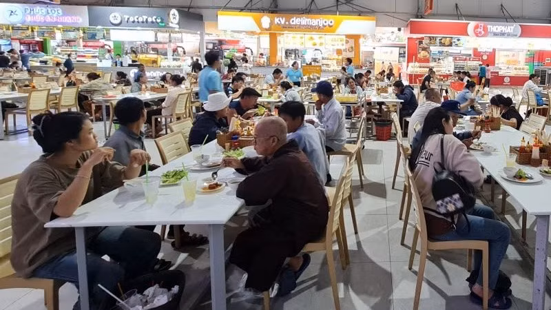 Một trạm dừng nghỉ trên tuyến cao tốc bắc-nam.