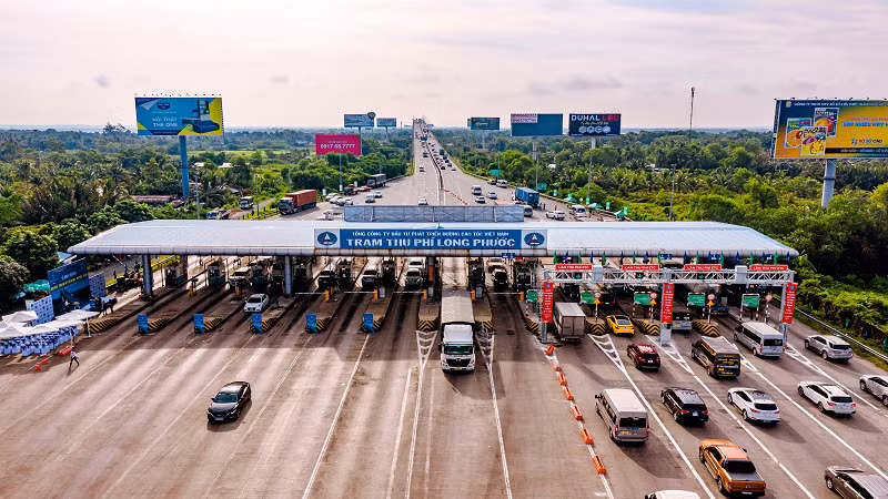 Tỷ lệ giao dịch không dừng đạt đến 100% trên tất cả các tuyến cao tốc, bảo đảm phương tiện di chuyển qua trạm thu phí nhanh chóng, thông suốt.