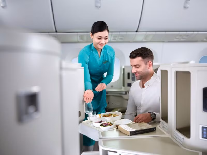 Vietnam Airlines Group đã thực hiện 100.213 chuyến bay trong 9 tháng qua, dẫn đầu ngành hàng không nước ta với hơn 45% thị phần.