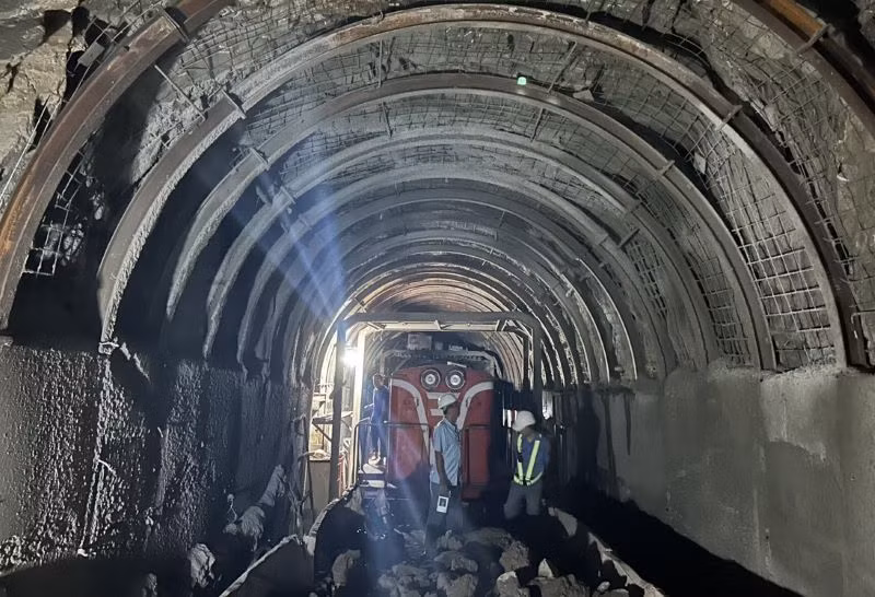 Chủ lực khắc phục sự cố hầm Bãi Gió là Công ty Sông Đà 10, Công ty cổ phần Đầu tư và xây dựng công trình 3 và Công ty cổ phần Đường sắt Phú Khánh.